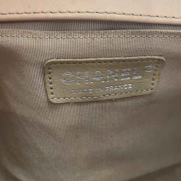 CHANEL Le Boy Medium Shoulder Bag - Picture 10 of 15